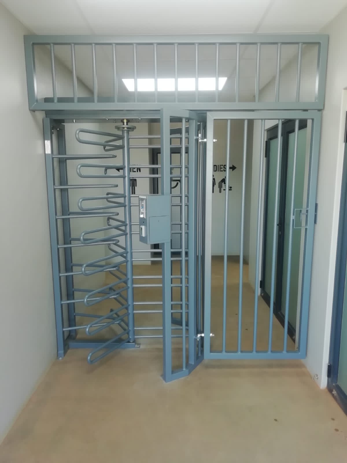 COIN OPERATED SLINE 13